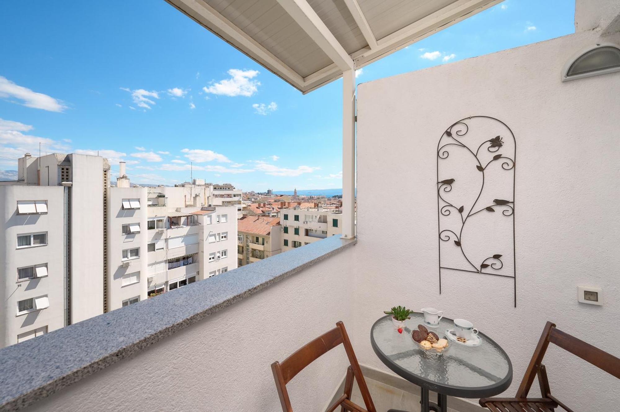 Comfortable Apartment Split Exterior photo