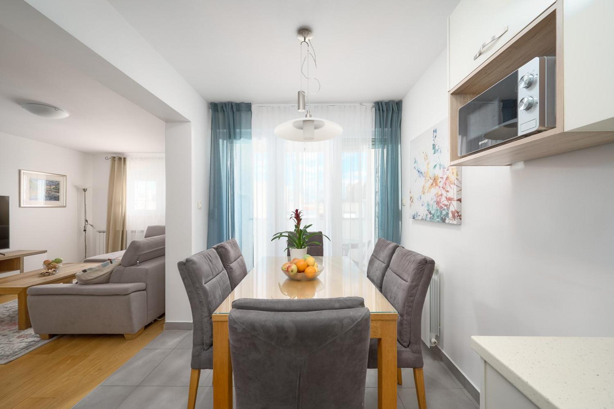 Comfortable Apartment Split Exterior photo