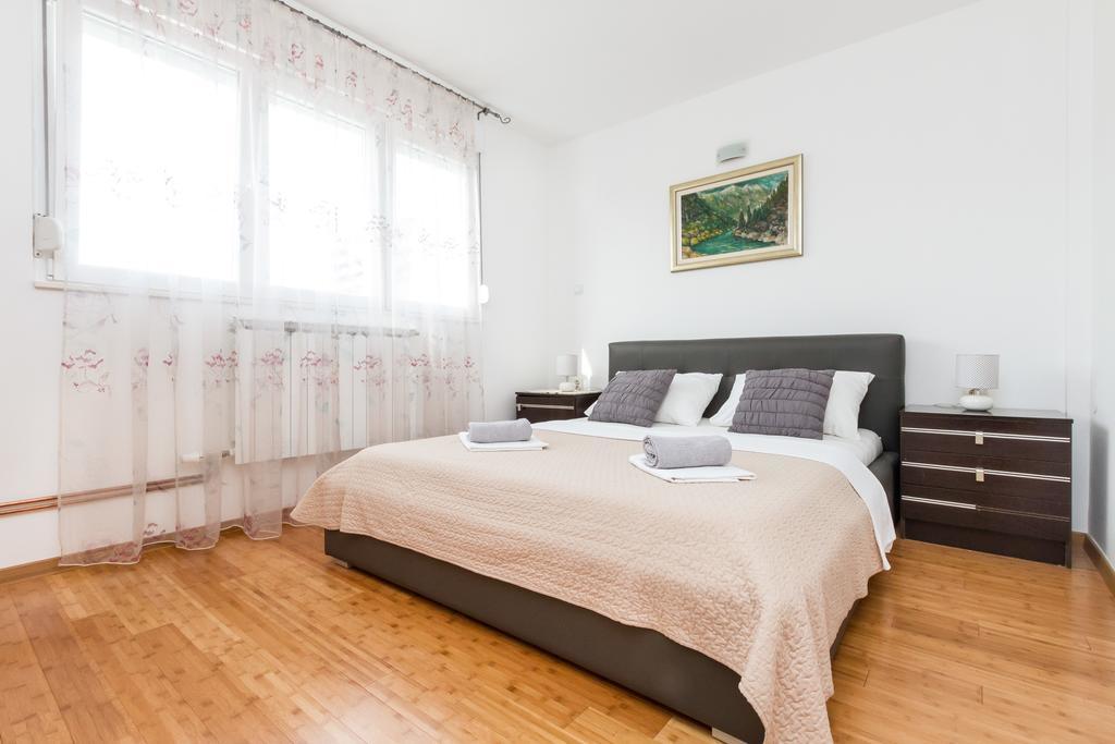 Comfortable Apartment Split Room photo